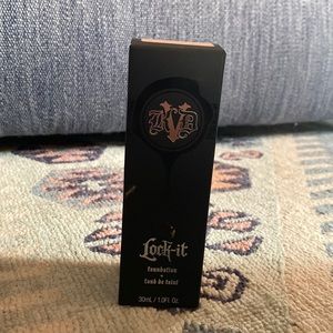 Kat Von D Lock-It Foundation. Medium 55 Neutral